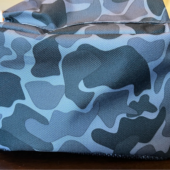 NWT Adidas Insulated Santiago Lunch bag black and gray camo print. - Picture 7 of 8